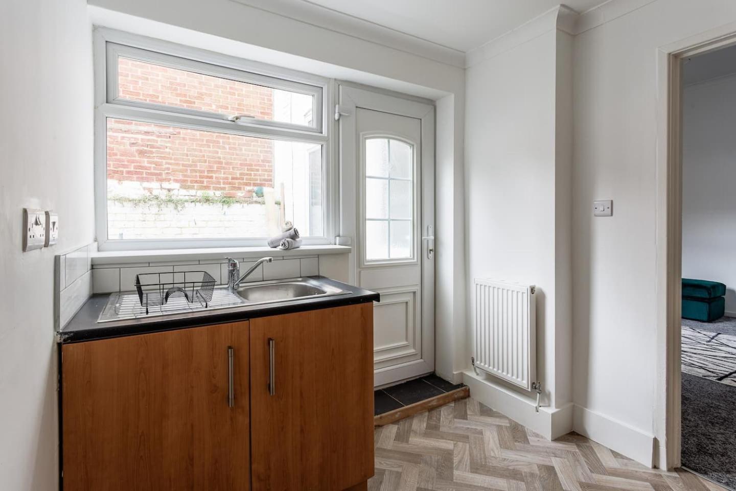 Perfect 2 Bedroom Stay, 10 Mins Walk From The * South Shields