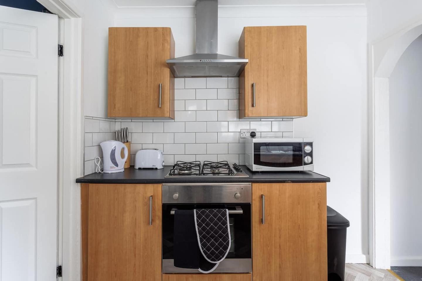 Perfect 2 Bedroom Stay, 10 Mins Walk From The Holiday home