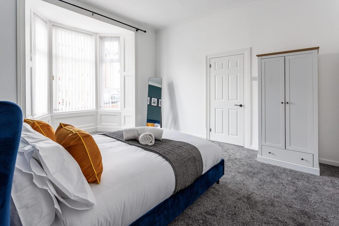 Perfect 2 Bedroom Stay, 10 Mins Walk From The * South Shields